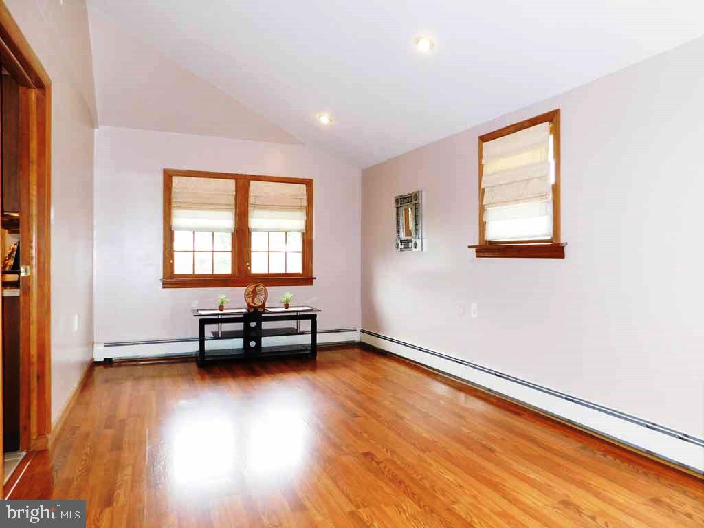 2 Hollow Road Levittown, PA 19056 - Photo 6 of 39 Family Room