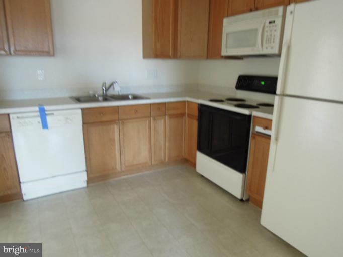 57 Quartz Road Martinsburg, WV 25404 - Photo 8 of 22 Kitchen