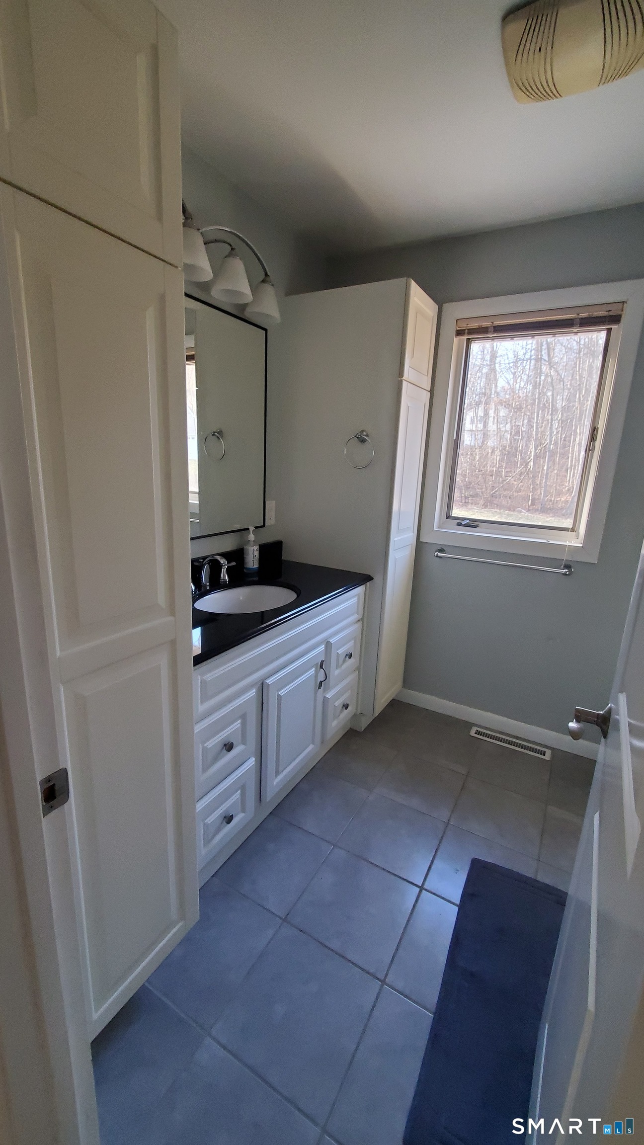 1380 Paradise Avenue Hamden, CT 06514 - Photo 11 of 20 1sr Floor full bath