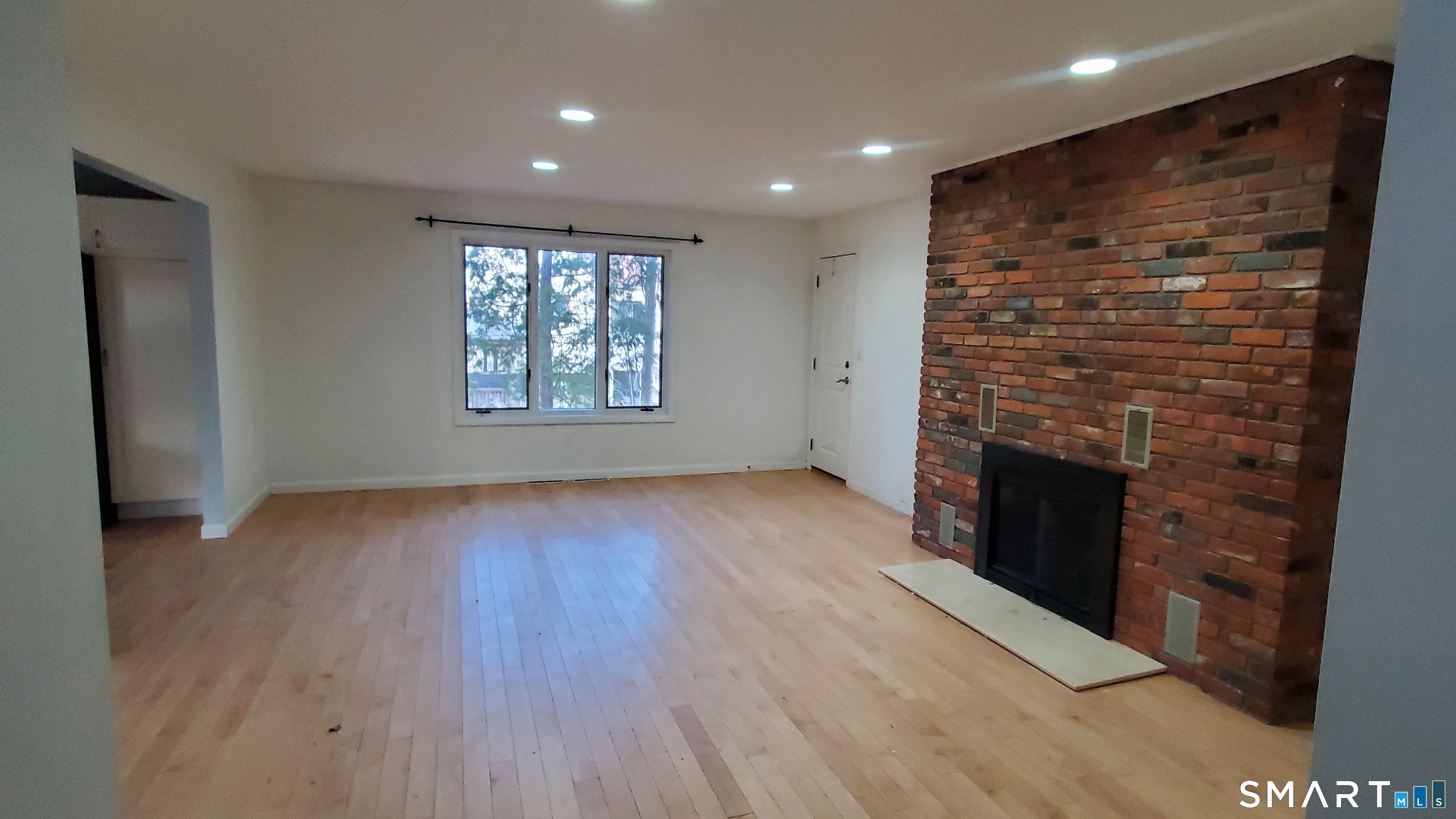 1380 Paradise Avenue Hamden, CT 06514 - Photo 4 of 20