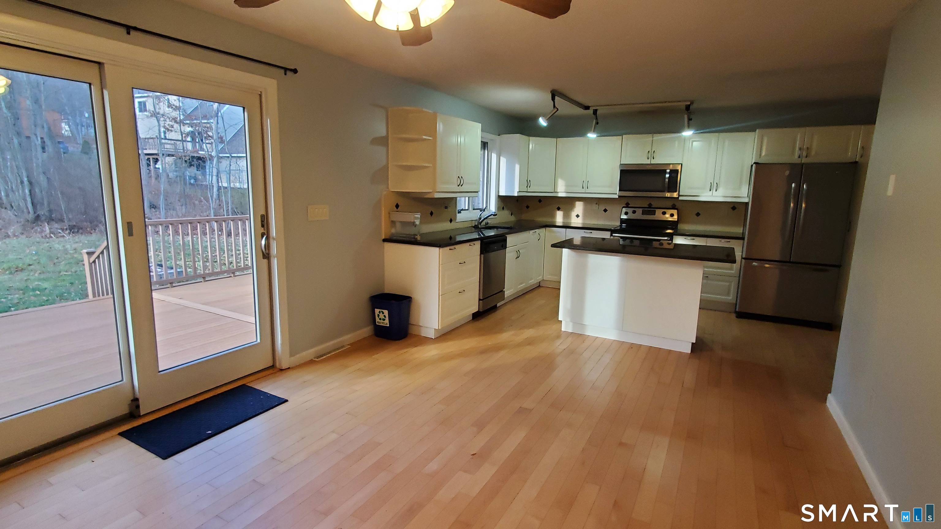 1380 Paradise Avenue Hamden, CT 06514 - Photo 7 of 20