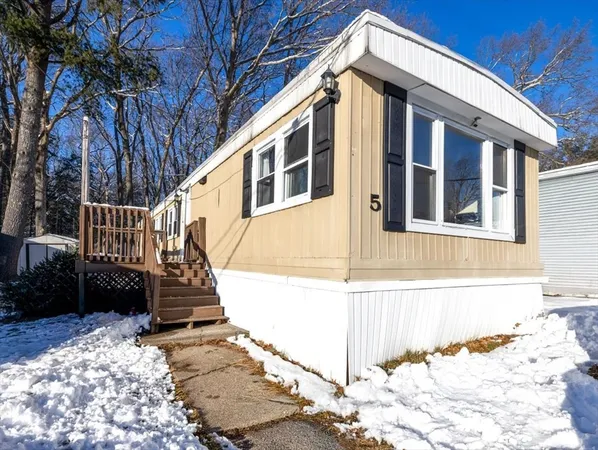 $179,900 | 5 Alpine Street, Rockland, MA 02370