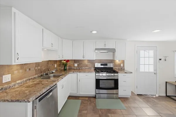 $179,900 | 5 Alpine Street, Rockland, MA 02370