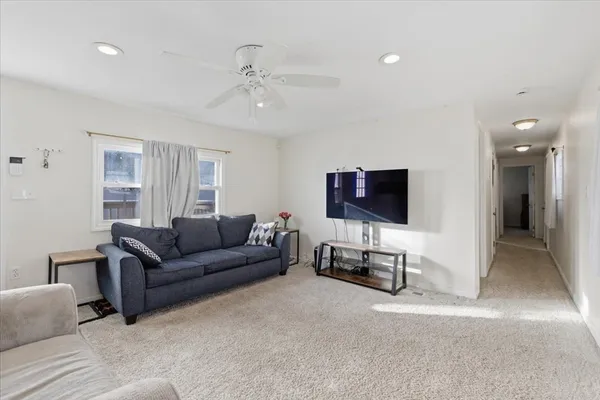 $179,900 | 5 Alpine Street, Rockland, MA 02370