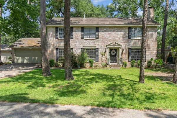 $580,000 | 2828 South Logrun Circle, The Woodlands, TX 77380
