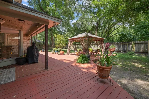 $580,000 | 2828 South Logrun Circle, The Woodlands, TX 77380