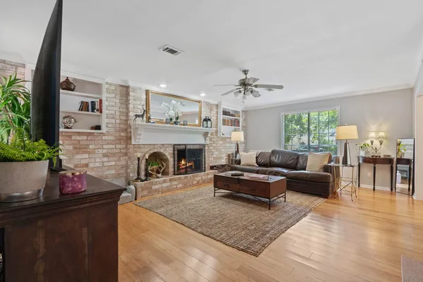 $580,000 | 2828 South Logrun Circle, The Woodlands, TX 77380