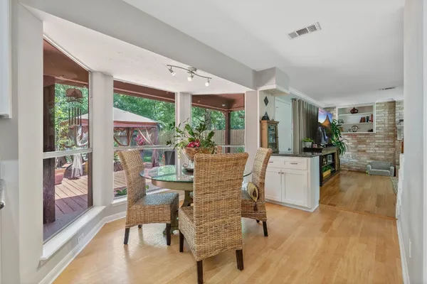 $580,000 | 2828 South Logrun Circle, The Woodlands, TX 77380