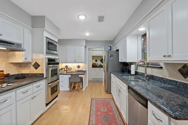 $580,000 | 2828 South Logrun Circle, The Woodlands, TX 77380