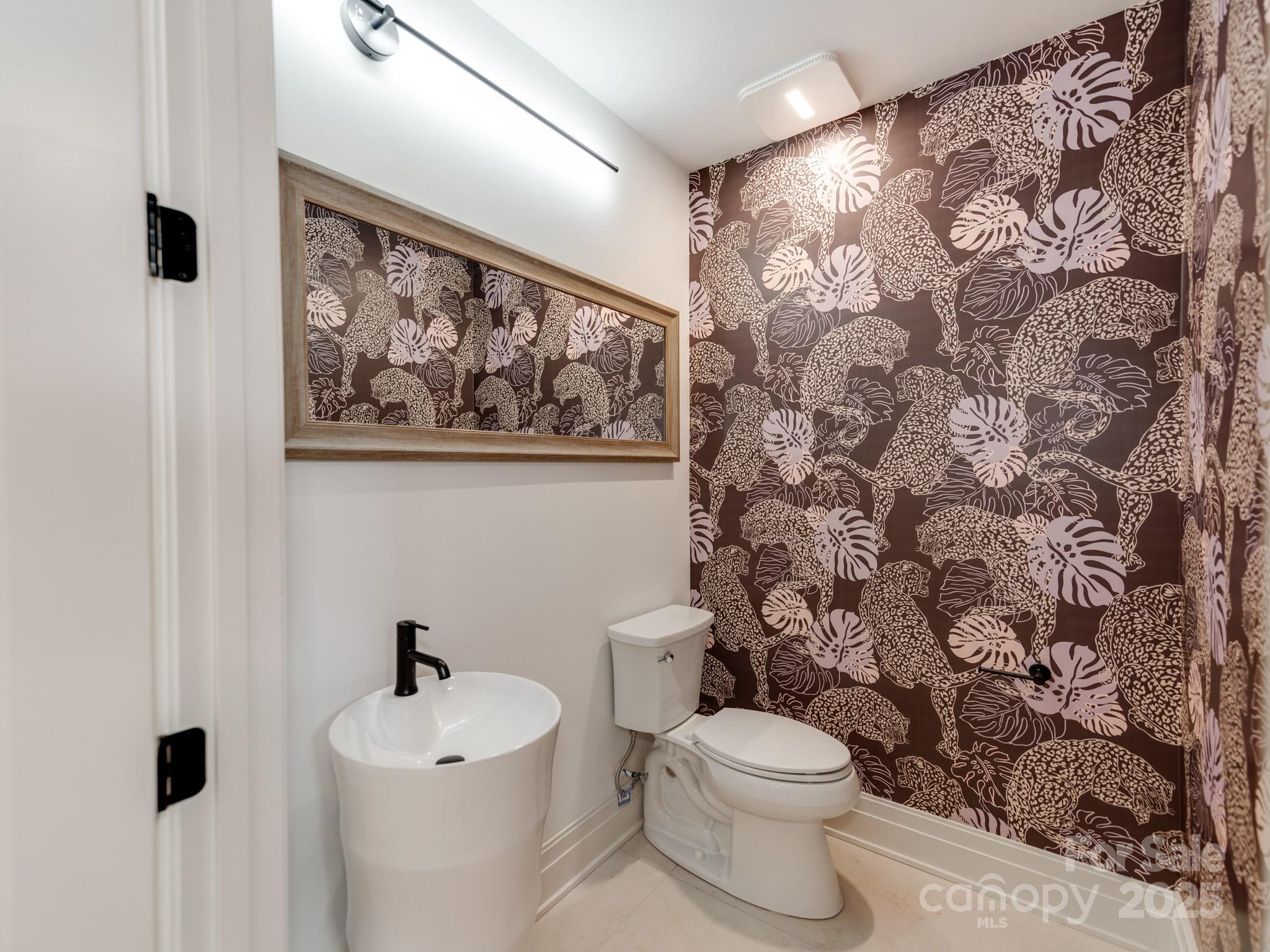 1417 South Wendover Road Charlotte, NC 28211 - Photo 18 of 44 a bathroom with a toilet sink and mirror