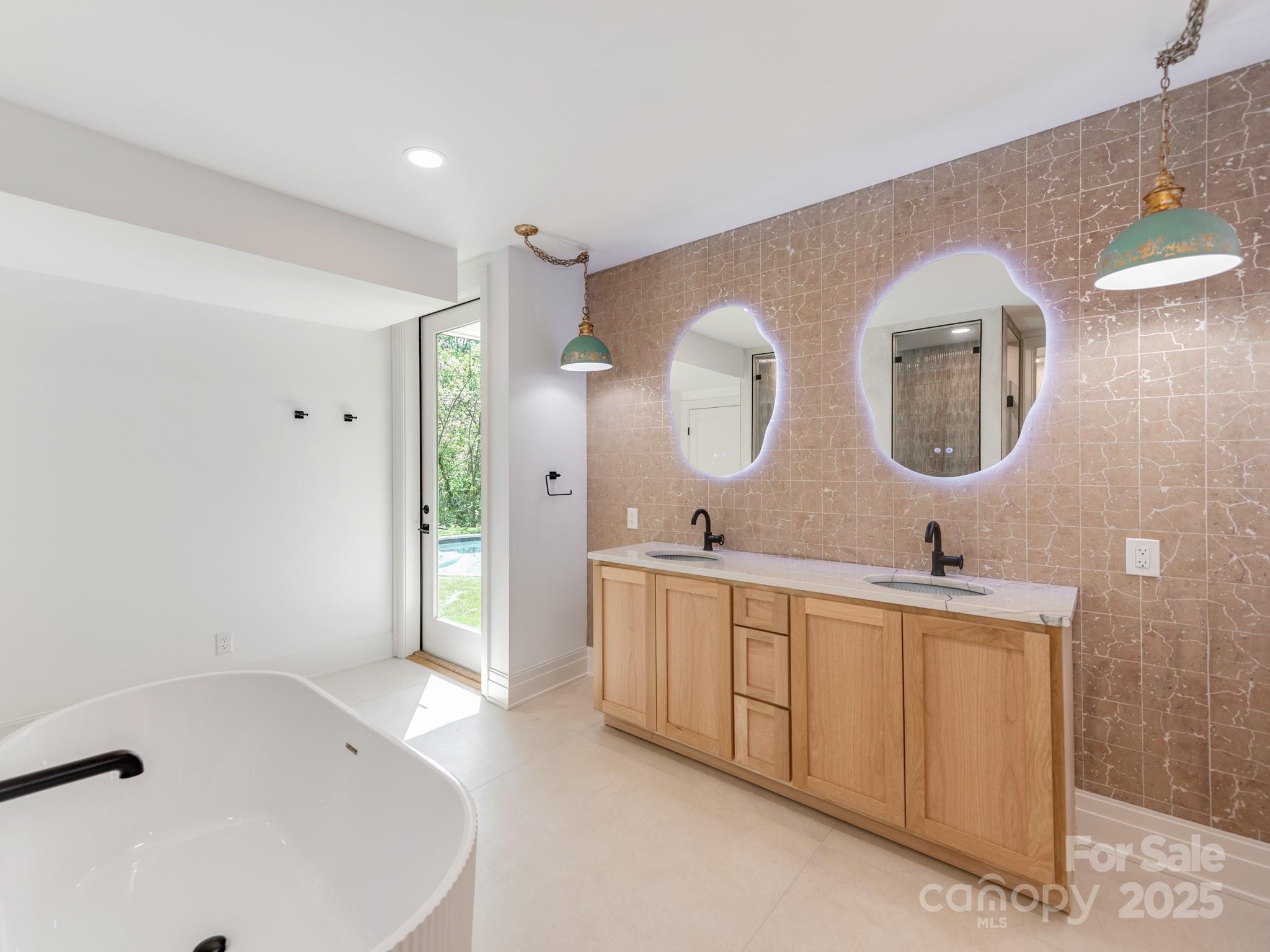 1417 South Wendover Road Charlotte, NC 28211 - Photo 23 of 44 a spacious bathroom with a tub sink and mirror