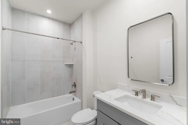 $700,052 | 1045 Captain Richards Court, Unit HOMESITE 141, Marshall, VA 20115