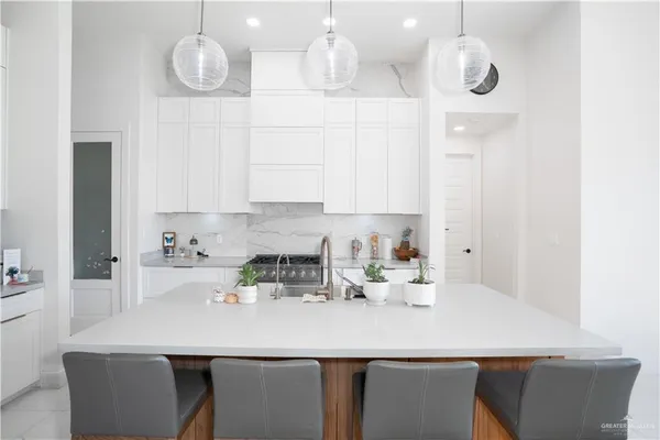 $2,400 | 2208 East 8th Street, Mission, TX 78572