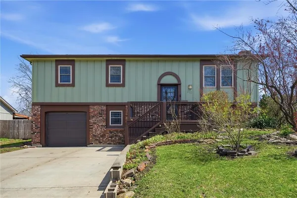 $320,000 | 612 South Montclaire Drive, Olathe, KS 66061