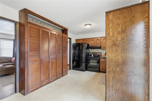 $320,000 | 612 South Montclaire Drive, Olathe, KS 66061