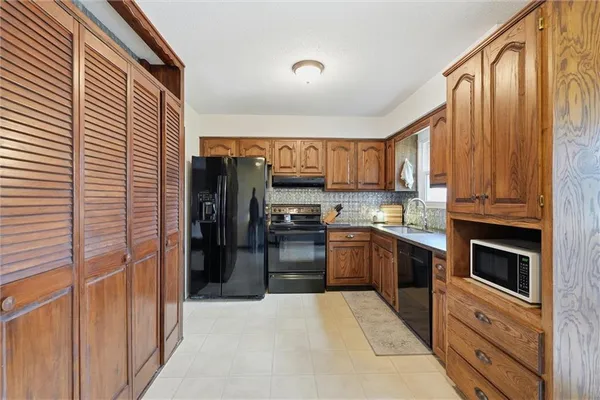 $320,000 | 612 South Montclaire Drive, Olathe, KS 66061