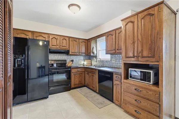 $320,000 | 612 South Montclaire Drive, Olathe, KS 66061