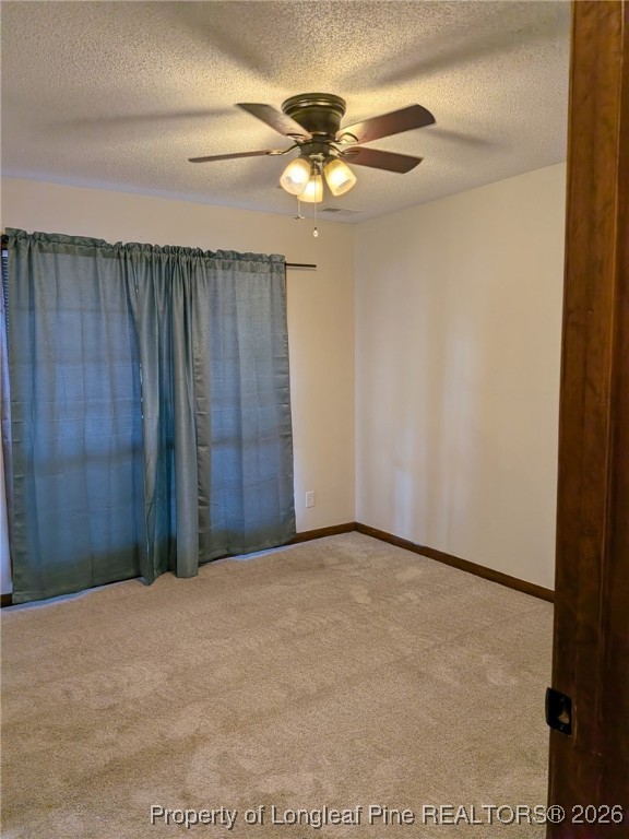 481 Sierra Trail Spring Lake, NC 28390 - Photo 16 of 24 a view of livingroom with a ceiling fan