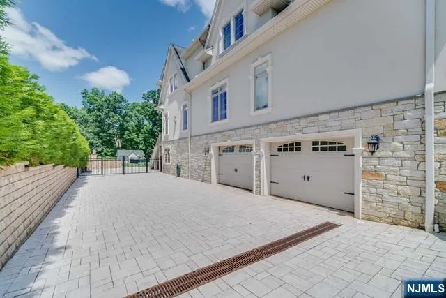 $2,795,000 | 63 Grandview Avenue, North Caldwell, NJ 07006