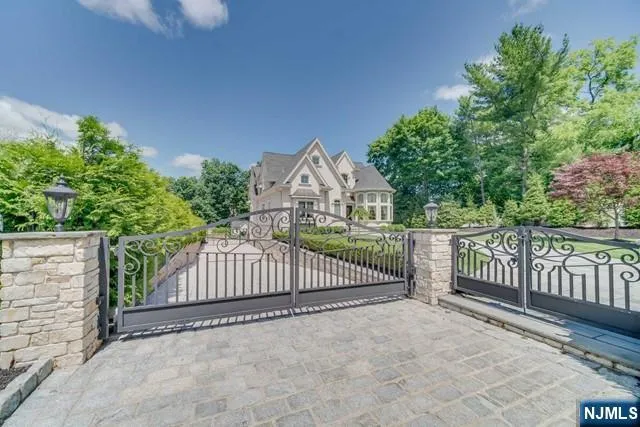 $2,795,000 | 63 Grandview Avenue, North Caldwell, NJ 07006