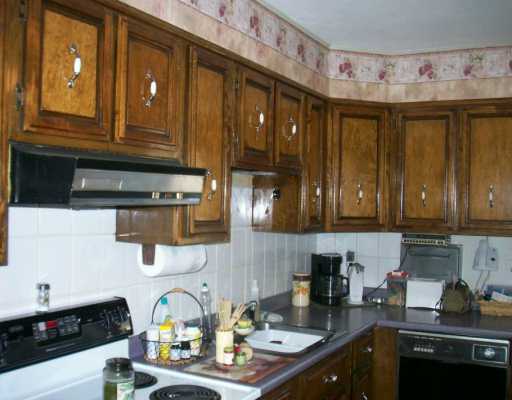 115 Glenbrook Road Warwick, RI 02889 - Photo 3 of 7 Kitchen.