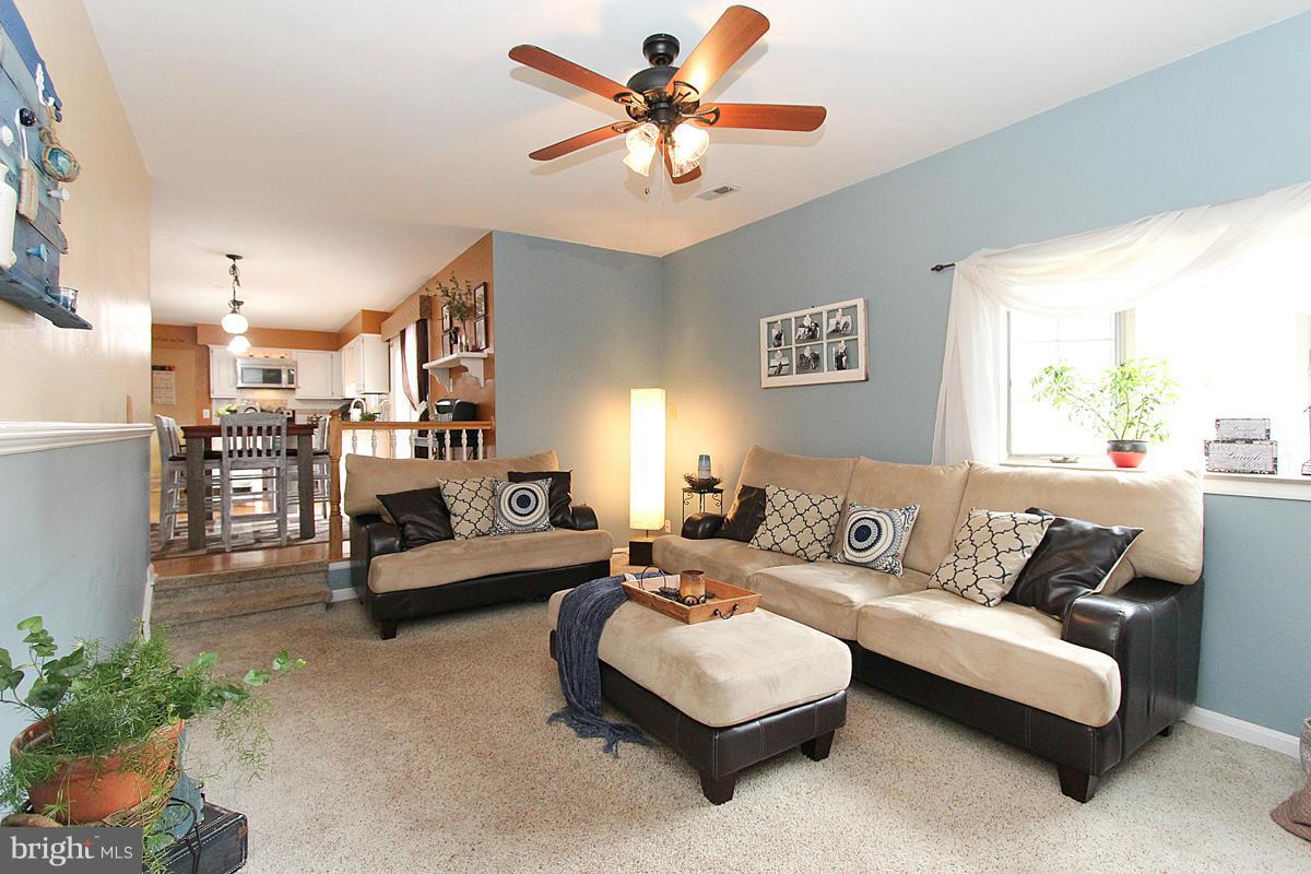 8957 Rolling Road Manassas, VA 20110 - Photo 14 of 30 Family Room