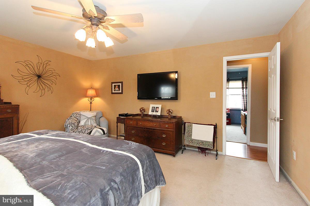 8957 Rolling Road Manassas, VA 20110 - Photo 18 of 30 Bedroom (Master)