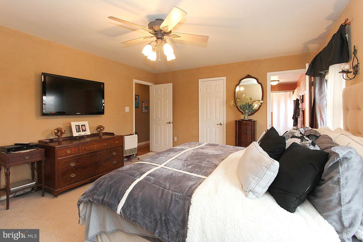 8957 Rolling Road Manassas, VA 20110 - Photo 19 of 30 Bedroom (Master)