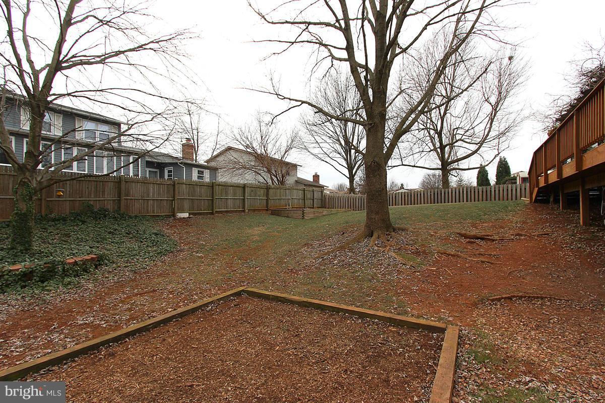 8957 Rolling Road Manassas, VA 20110 - Photo 29 of 30 Exterior (Rear)