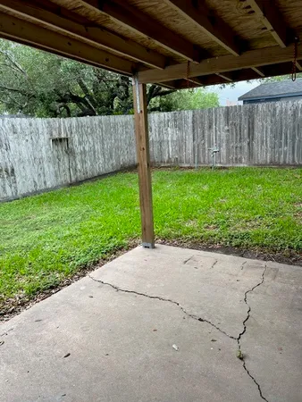 a view of a backyard with barn