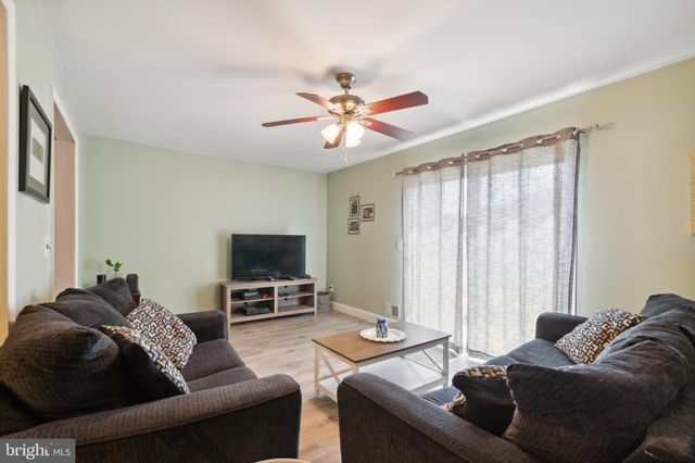 $270,000 | 18 Bordenshire Drive, Bordentown, NJ 08505