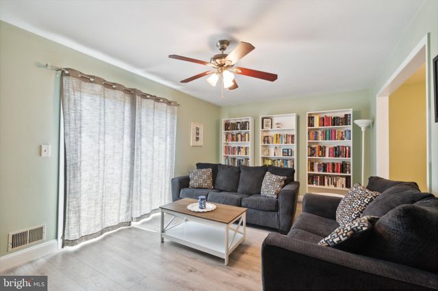 $270,000 | 18 Bordenshire Drive, Bordentown, NJ 08505