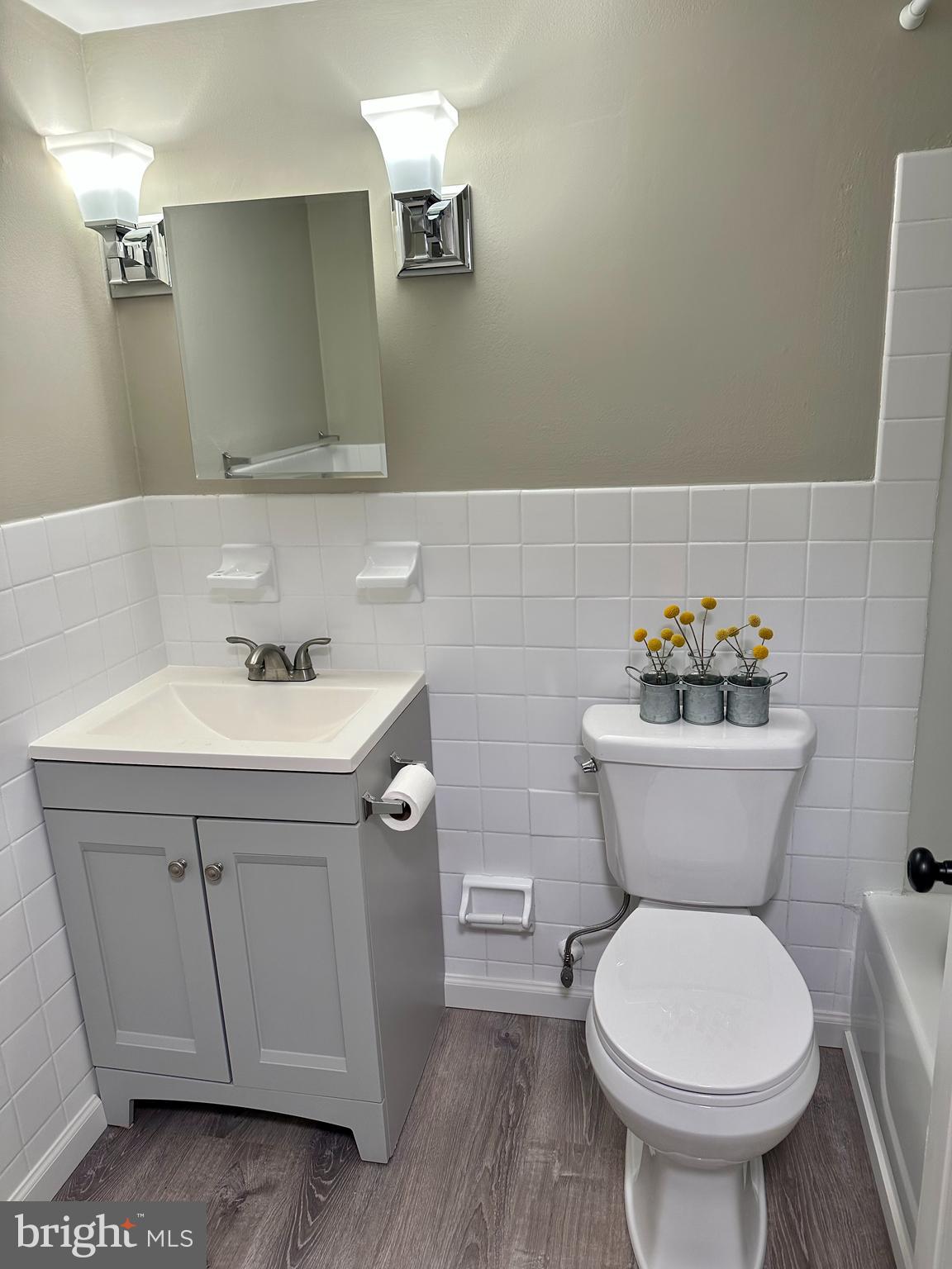 207 Walnut Hill Road, Unit B14 West Chester, PA 19382 - Photo 7 of 21 Updated bath