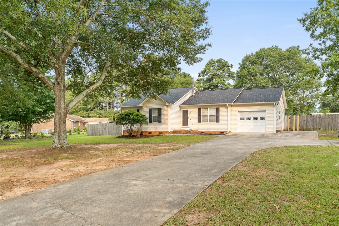 303 Martin Road Starr, SC 29684 - Photo 3 of 27