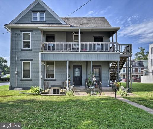 160 Lucknow Road Harrisburg, PA 17110 - Photo 2 of 4 a front view of a house with a yard