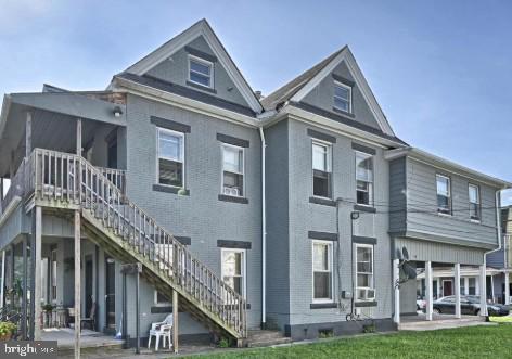 160 Lucknow Road Harrisburg, PA 17110 - Photo 4 of 4 a front view of a house with garden