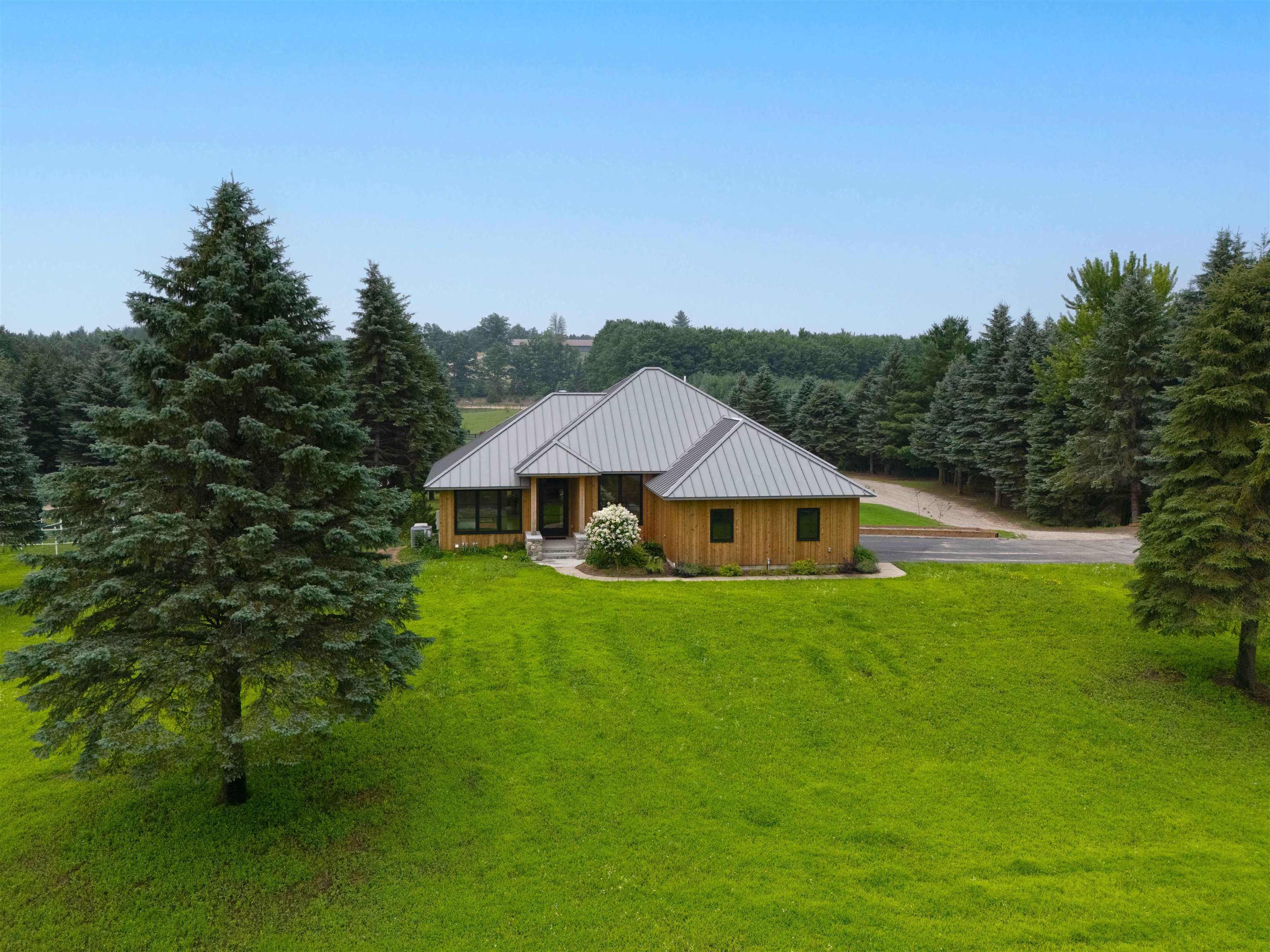 7692 Crisp Road Williamsburg, MI 49690 - Photo 5 of 37 Gallery Image 5