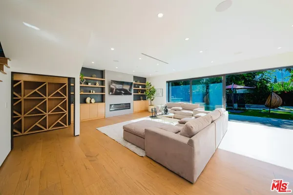 $24,950 | 5141 Varna Avenue, Sherman Oaks, CA 91423