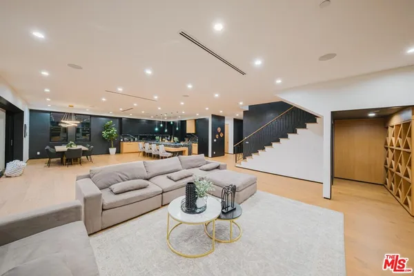 $24,950 | 5141 Varna Avenue, Sherman Oaks, CA 91423