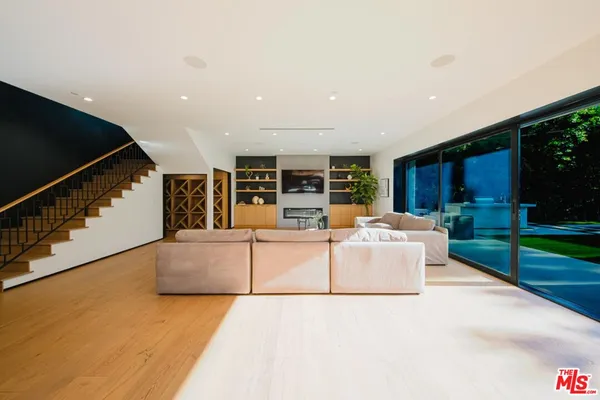 $24,950 | 5141 Varna Avenue, Sherman Oaks, CA 91423