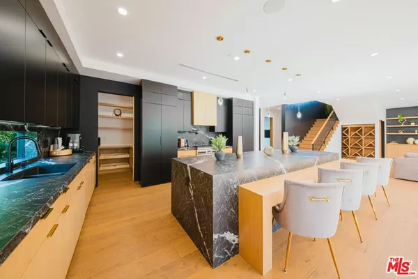 $24,950 | 5141 Varna Avenue, Sherman Oaks, CA 91423