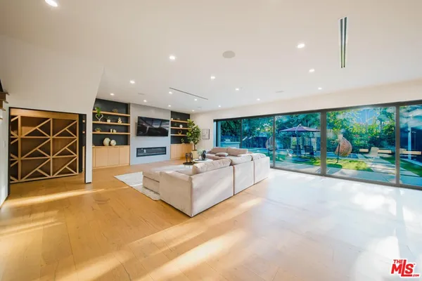 $24,950 | 5141 Varna Avenue, Sherman Oaks, CA 91423