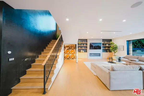 $24,950 | 5141 Varna Avenue, Sherman Oaks, CA 91423