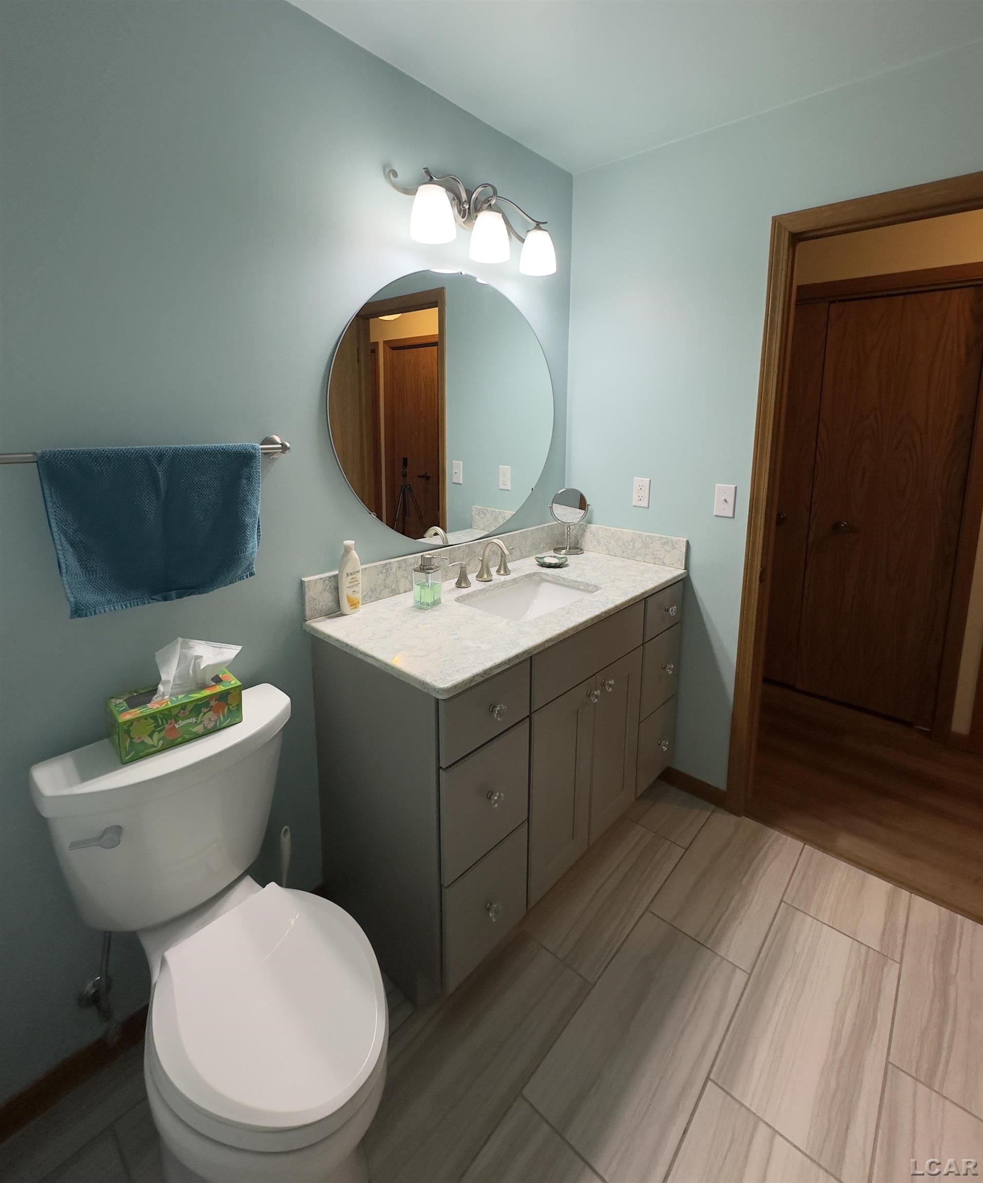 2075 Ballenberger Road Adrian, MI 49221 - Photo 18 of 40 Full bath on main floor