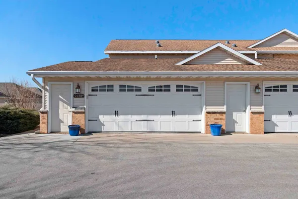 $250,000 | 2198 South Broadway Street, De Pere, WI 54115