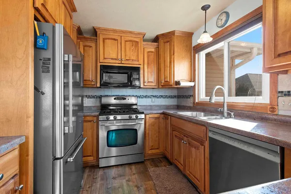 $250,000 | 2198 South Broadway Street, De Pere, WI 54115