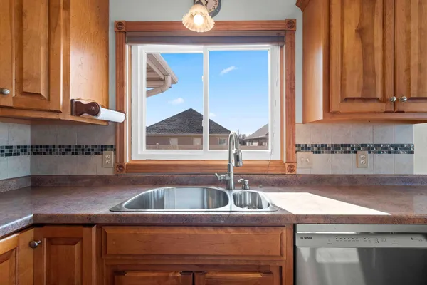 $250,000 | 2198 South Broadway Street, De Pere, WI 54115