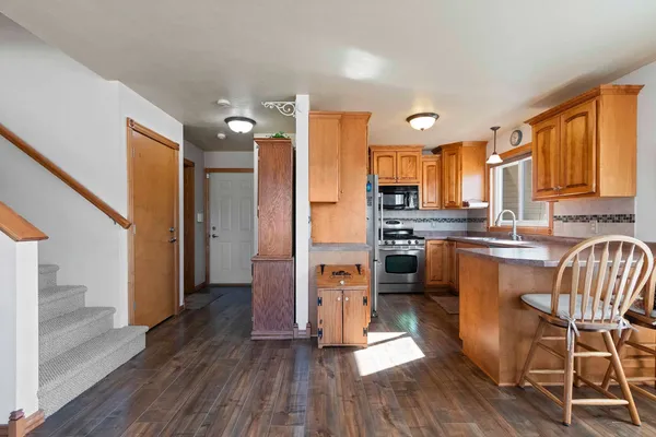 $250,000 | 2198 South Broadway Street, De Pere, WI 54115