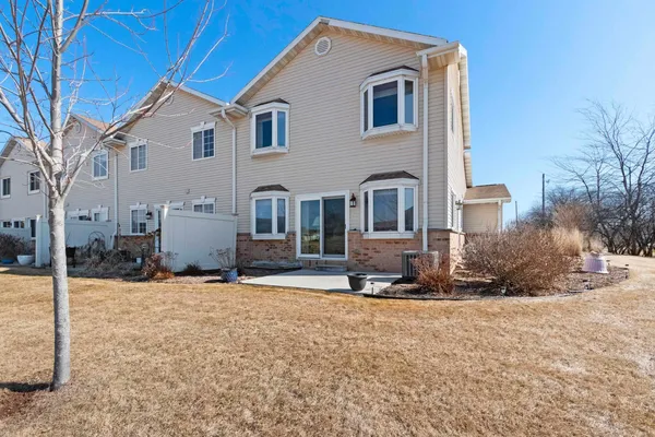 $250,000 | 2198 South Broadway Street, De Pere, WI 54115