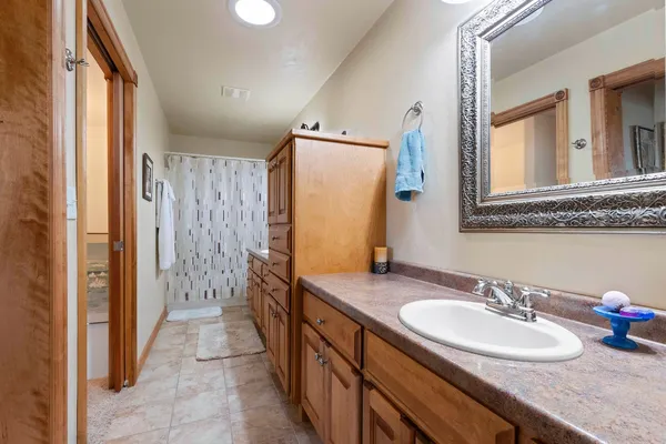 $250,000 | 2198 South Broadway Street, De Pere, WI 54115
